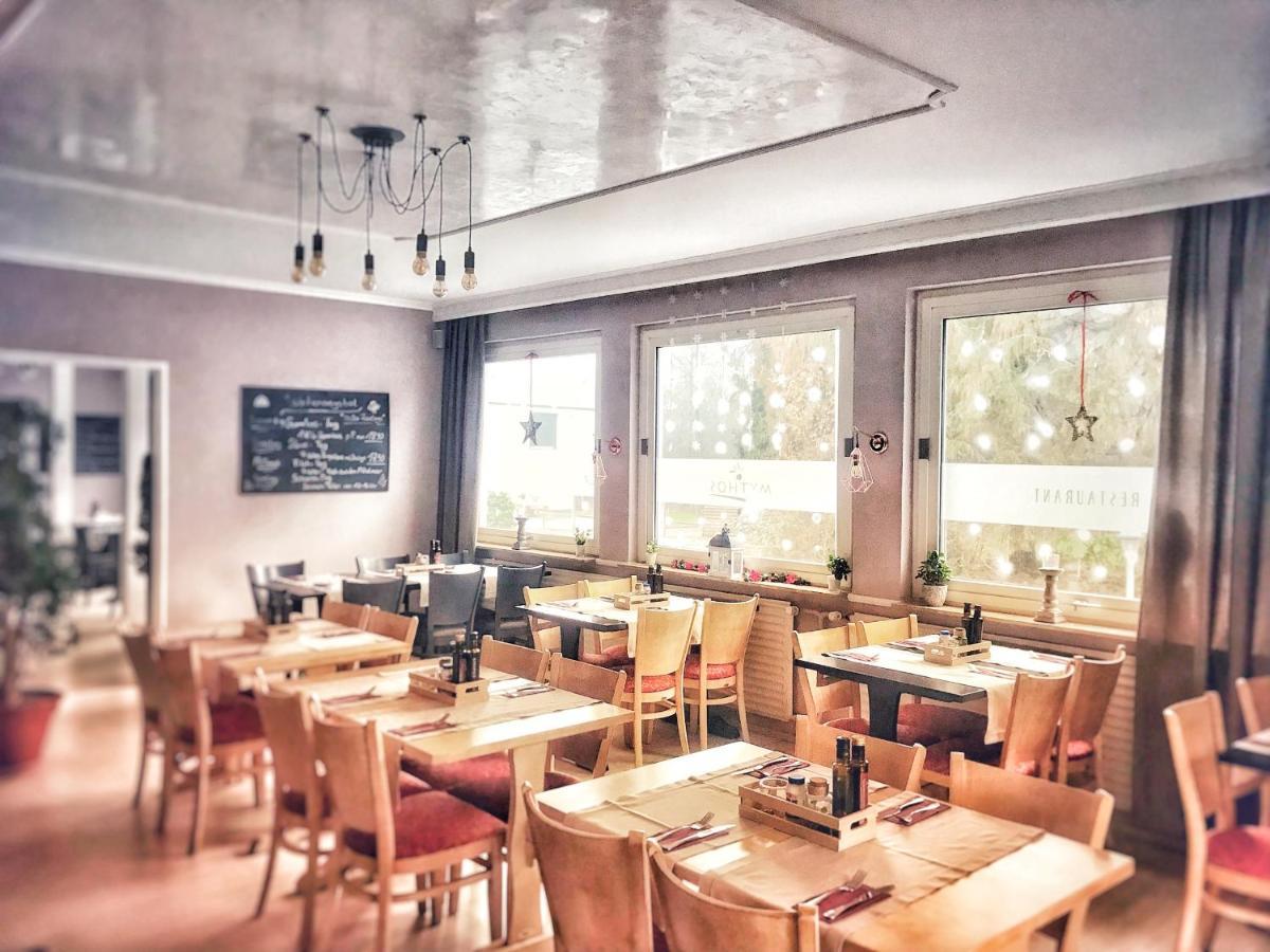 Zur Eiche Hotel Оверат Екстериор снимка