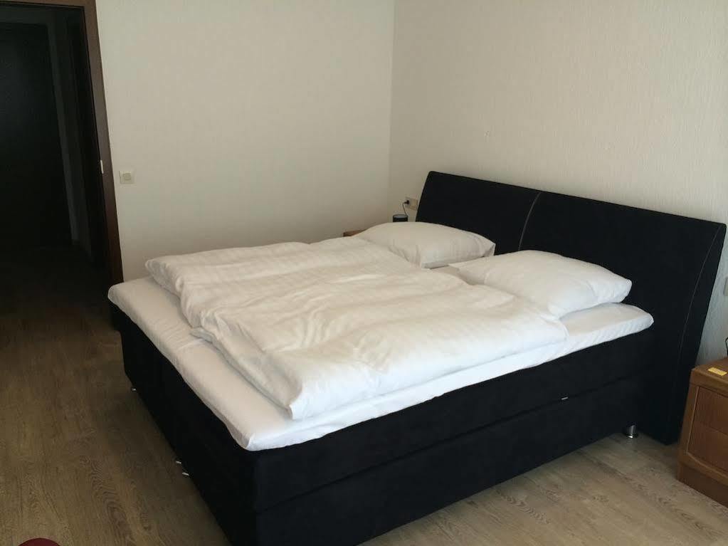 Zur Eiche Hotel Оверат Екстериор снимка