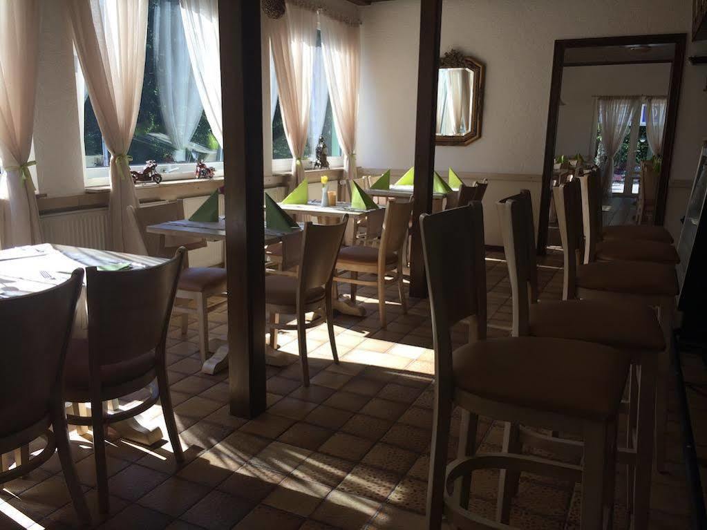 Zur Eiche Hotel Оверат Екстериор снимка