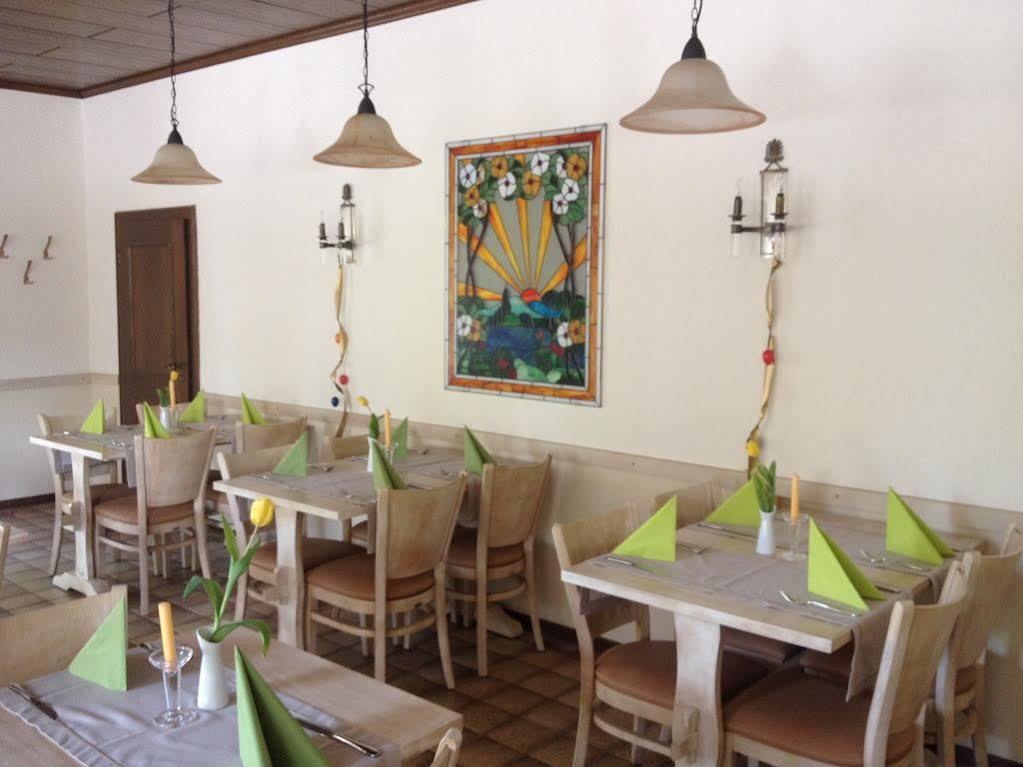 Zur Eiche Hotel Оверат Екстериор снимка